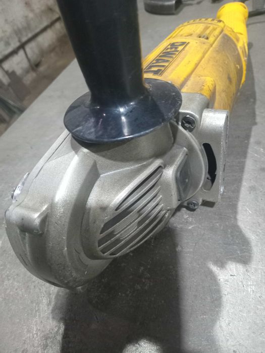 Болгарка DeWALT DWE-492 QS , 230 мм. 2200 Вт. Б\у.