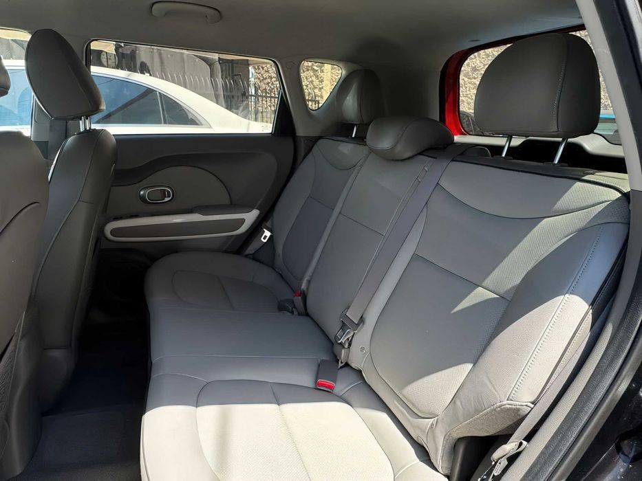 Kia Soul EV      2015