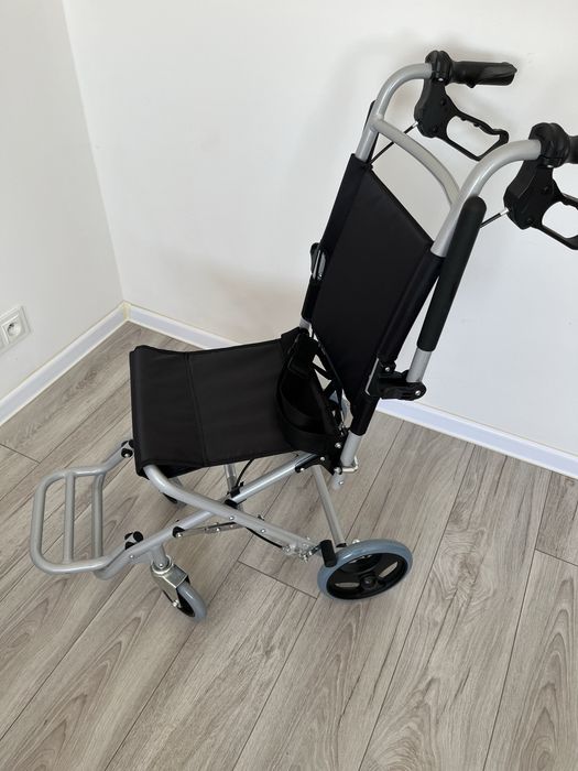 Mobiclinic. Wózek inwalidzki, tranzytowy, składany.