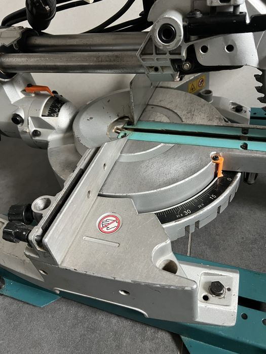 Торцювальна пила Makita LS 0815 FL