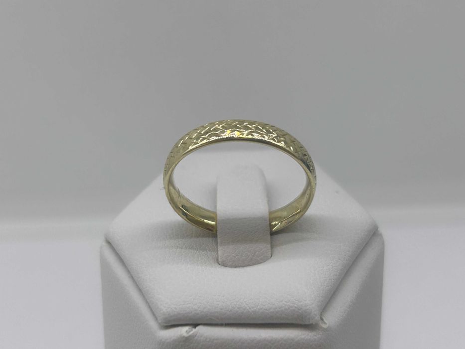 Złoty pierścionek p.585 / 0,95g / r. 17
