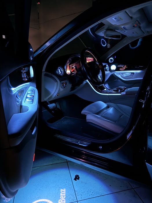 Амбієнтна підсвітка салону авто