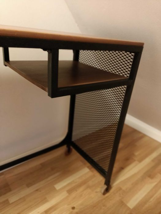 Komplet mebli: biurko, komoda i krzesło do biurka