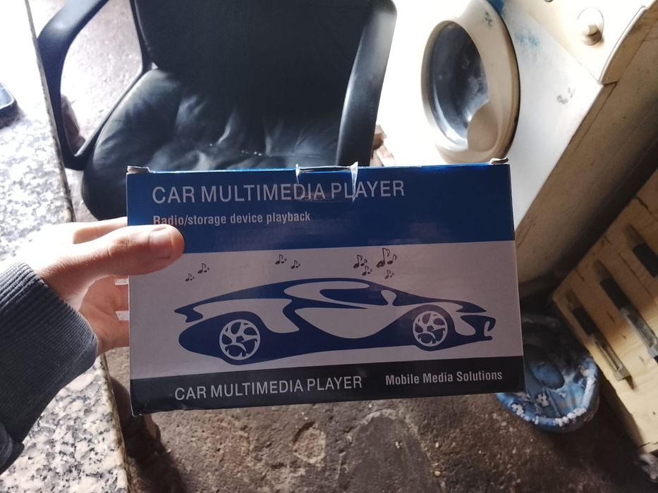 Está tudo novo e o rádio está por abrir