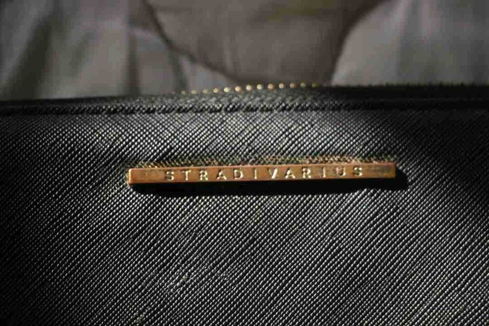 Carteira Stradivarius