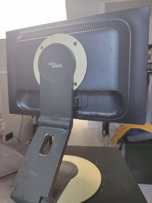 Монітор Fujitsu Siemens 17" 1366х768 (не поацює)