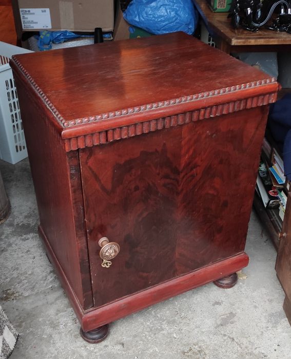 Szafka Eklektyczna / Stara / Drewno Orzech / Z szufladą w środku !