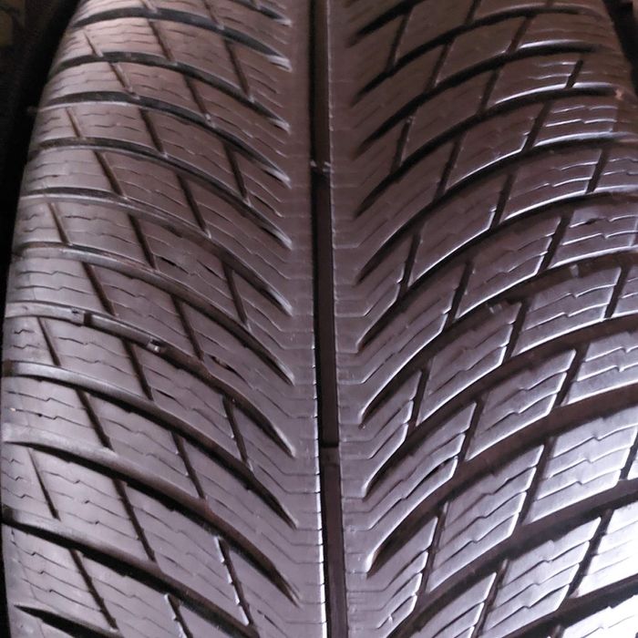 255/45/18+235/50/18 R18 Michelin Pilot Alpin 5 4шт зима