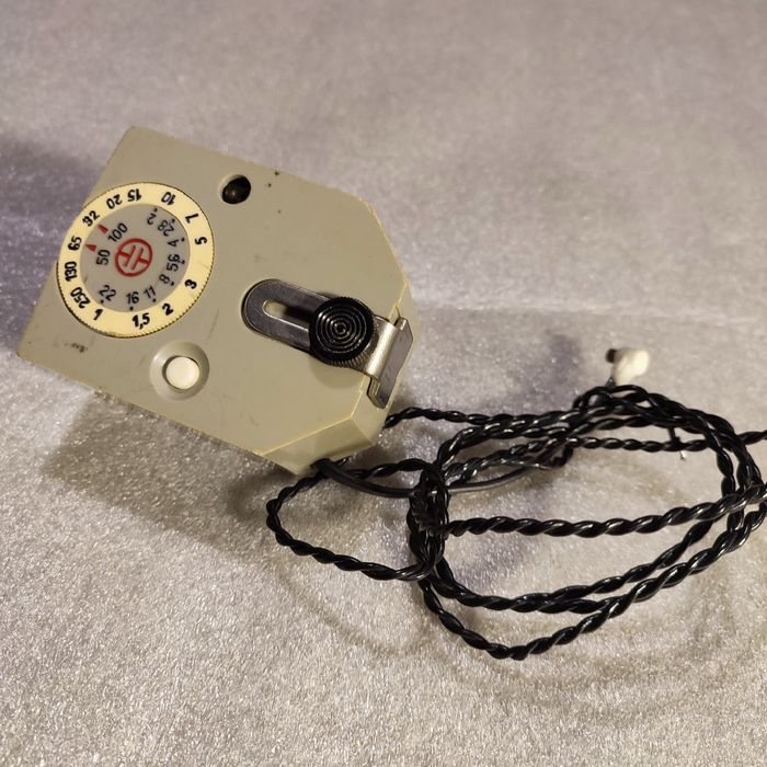 Запчасть для фотовспышки.