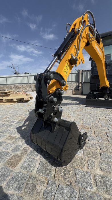 Mini escavadora Landward 1.8ton 18.4 kw (Nova)!!