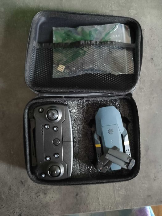 Super wytrzymały składany DRON