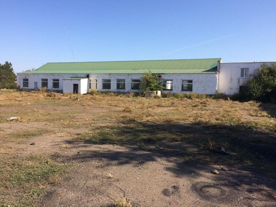 Продам производство:бывший консервний завод 4 га земли,2500м2 цех,офис