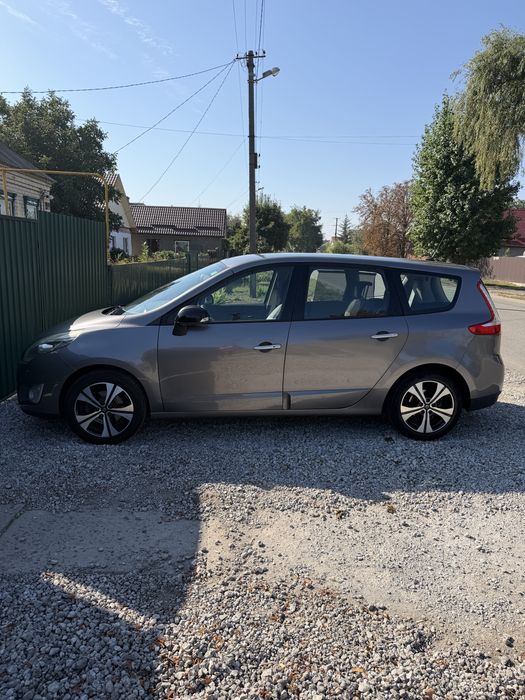 RENAULT  scenic  BASSE.
