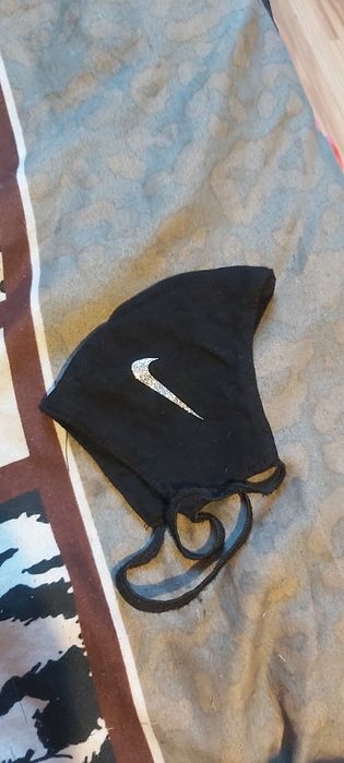 Maseczka czarna Nike brokat