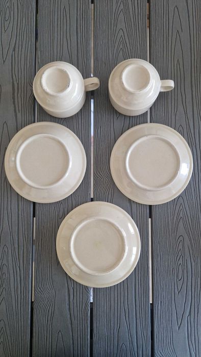 Conjunto 2 chavenas e 3 pires loiça