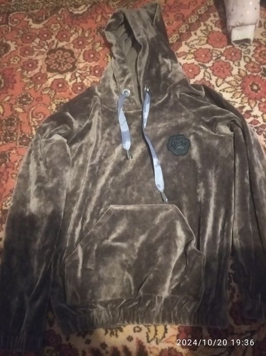 Продам велюровый детский костюм.