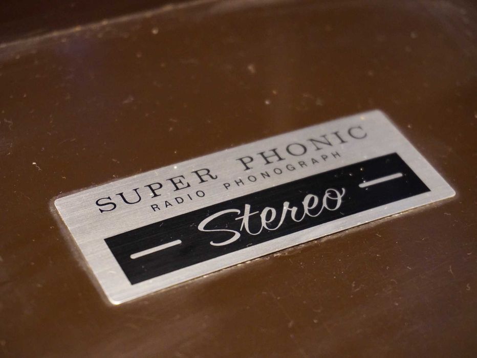 SG-945 Radio-Phonograph