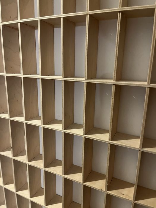 Drewniana gablota na modele samochodów