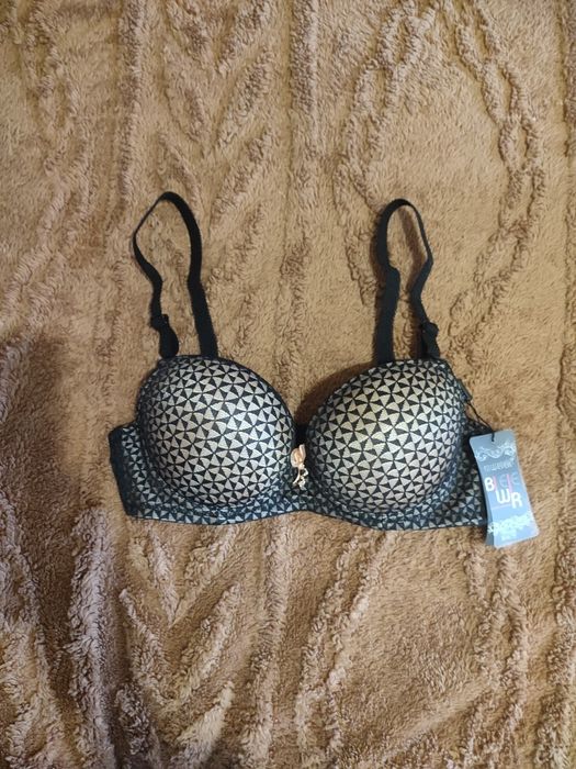 Жіночий бюстгальтер 75В з пушапом