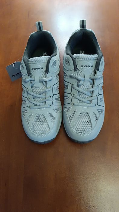 Кроссовки BONA летние