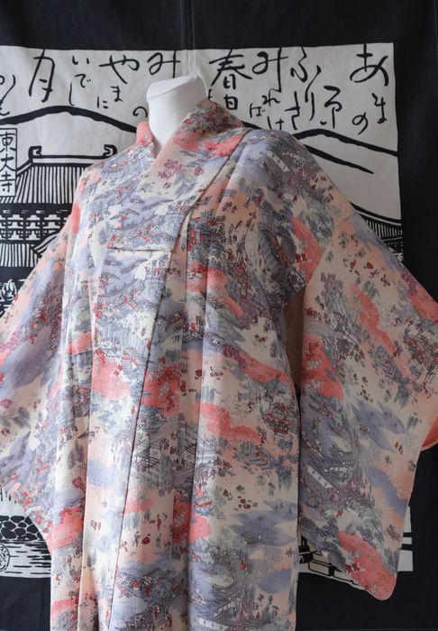 Japońskie kimono komon w pejzaż z epoki Edo pastelowe kolory awase