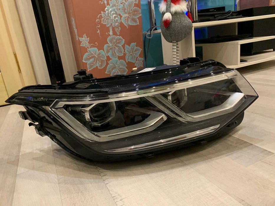 Фара Фольксваген Тігуан