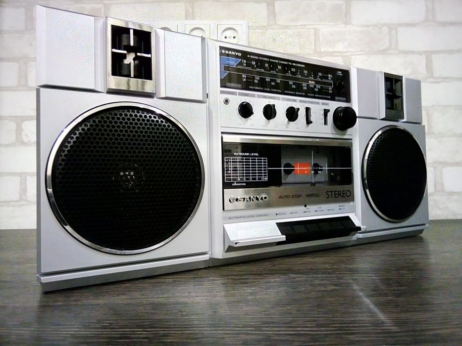 SANYO M9811LU Stereo Radio Cassette Recorder 1984