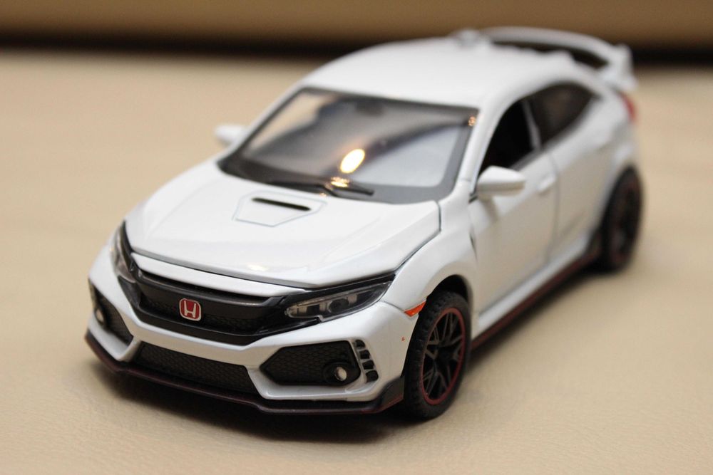 Model samochodu jak HONDA CIVIC TYPE-R X 10 1:32 światła dźwięk