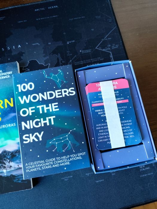 Livro e Cartões sobre o Céu Noturno Novos