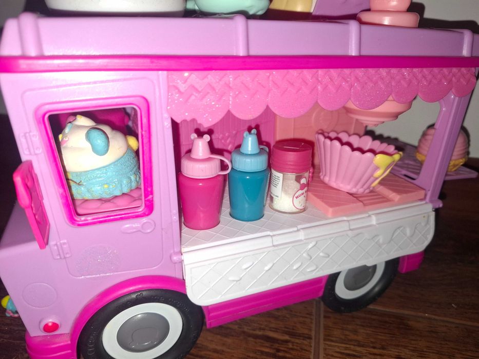 Num noms, samochód z lodami