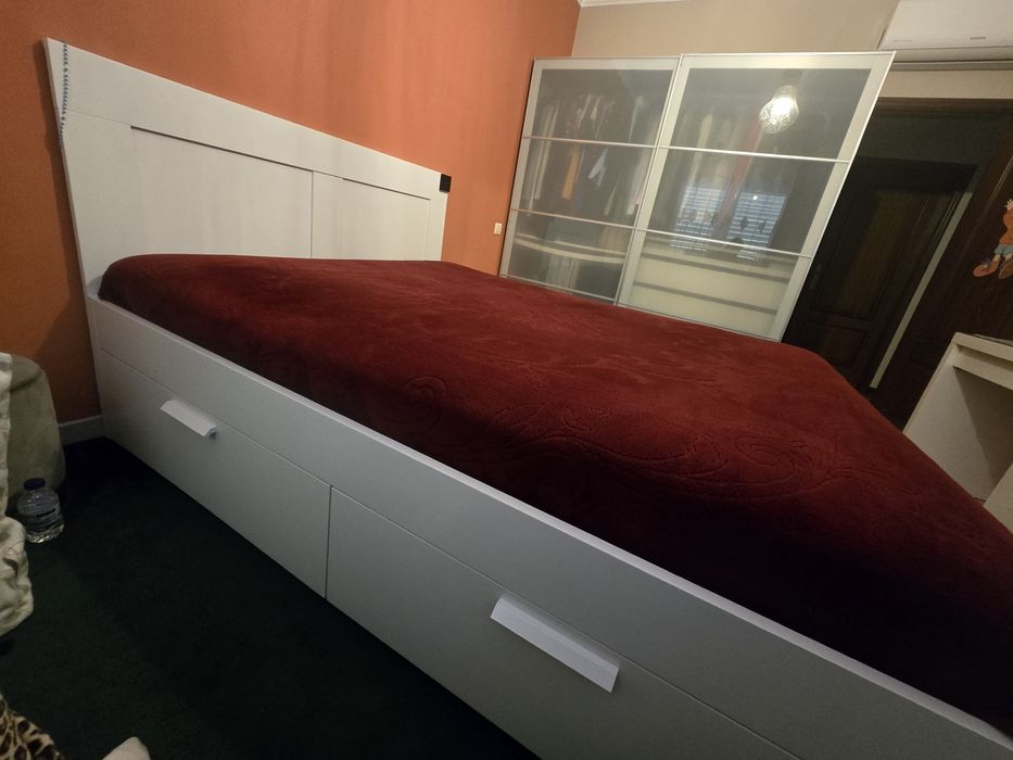 Cama ikea com arrumação