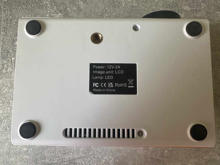 Продам недорого LED-проєктор.