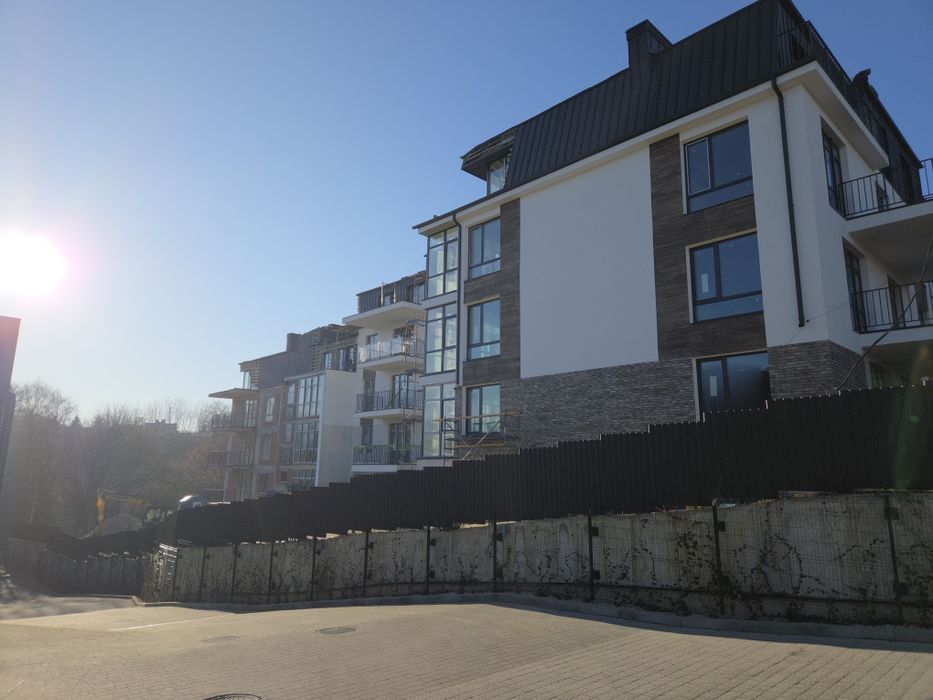 Лисеницька.Клубний будинок у Мальовничому місті!