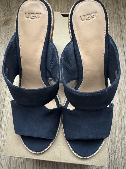 Продам босоніжки UGG