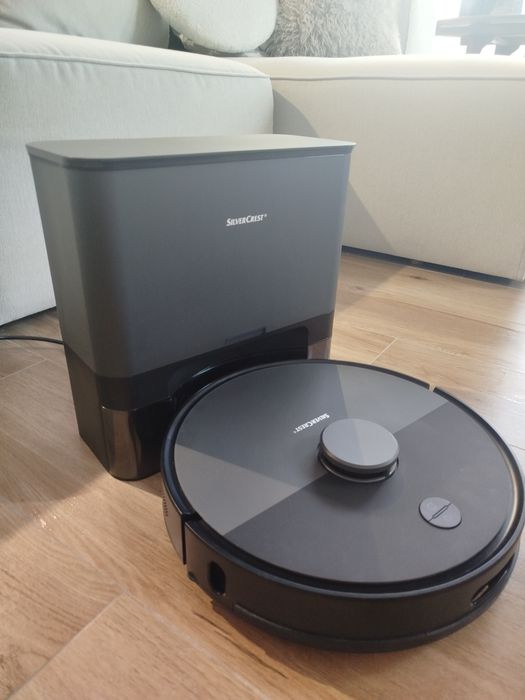 Robot sprzątający silvercrest ze stacją opróżniającą .fabrycznie nowy.