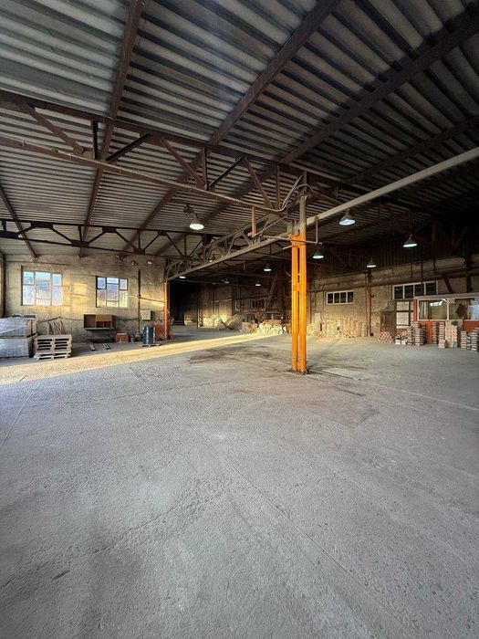 Комерційне приміщення 1600 м