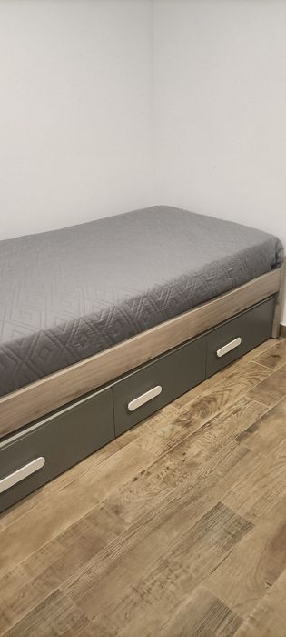 Cama com gavetas