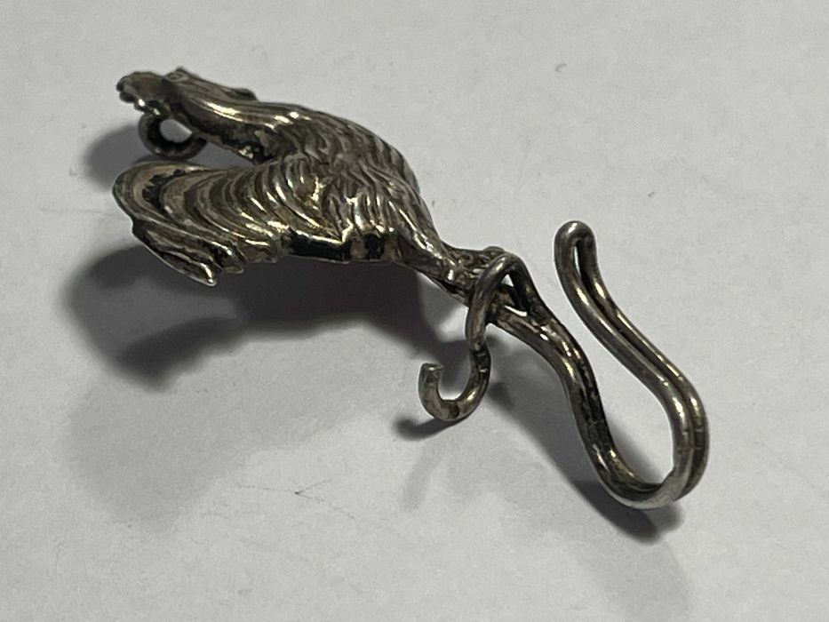 Galo em prata / alfinete de peito para segurar o fio do tricot