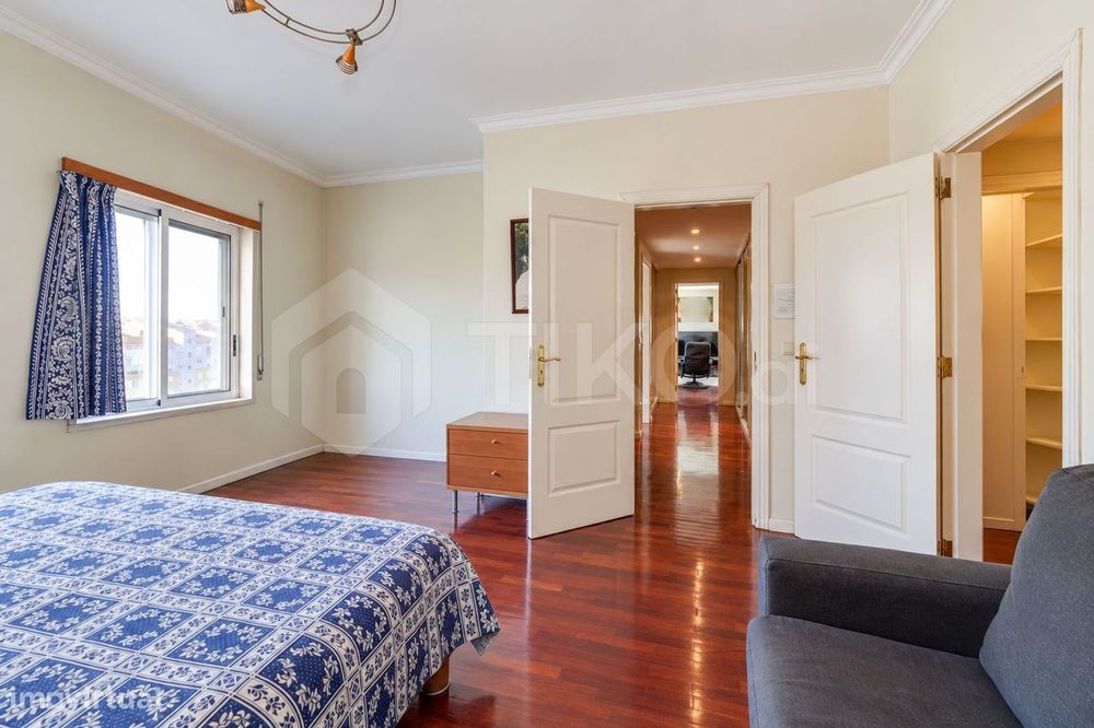 T4 com 209 m², vista 360º, sol todo o dia e garagem de 78 m² | Corroio