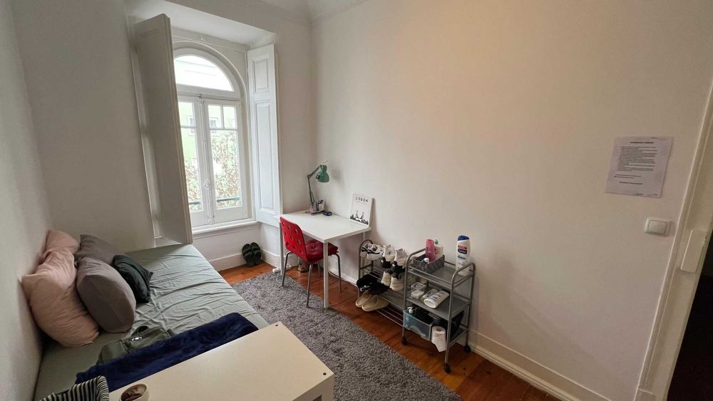 Quarto nas Avenidas novas - Entrada a 1 Agosto