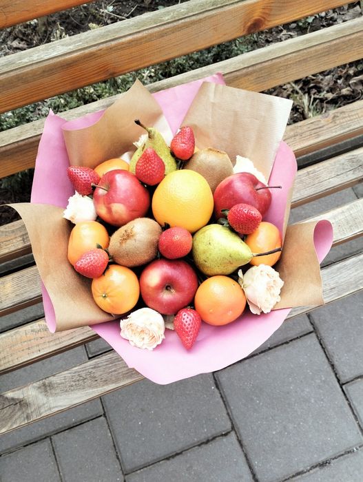 Їстівні букети, подарунки, пін'яти, великодній декор