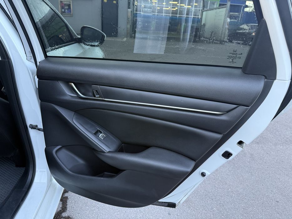Honda Accord 2019 VIN 1HGCV1F18KA134838 фото оголошення 18 з 24