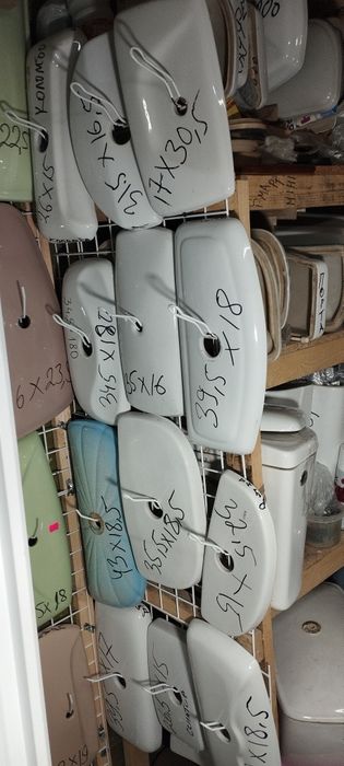 Продам унитазы, б/у для строителей,бачки.