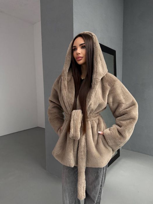 Шуба мутон з капюшоном зимова