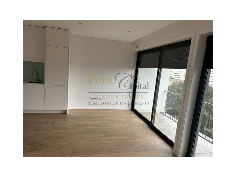 Excelente Apartamento T0 Novo, Com Cozinha Equipada E Lugar De Gara...