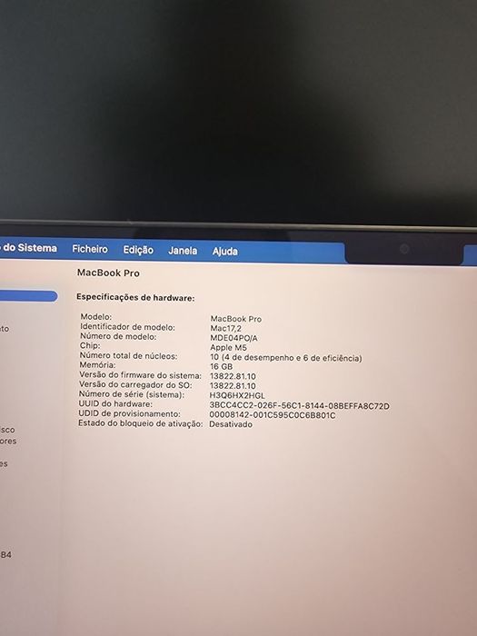Macbook pro 14 m5 com rato preto apple
