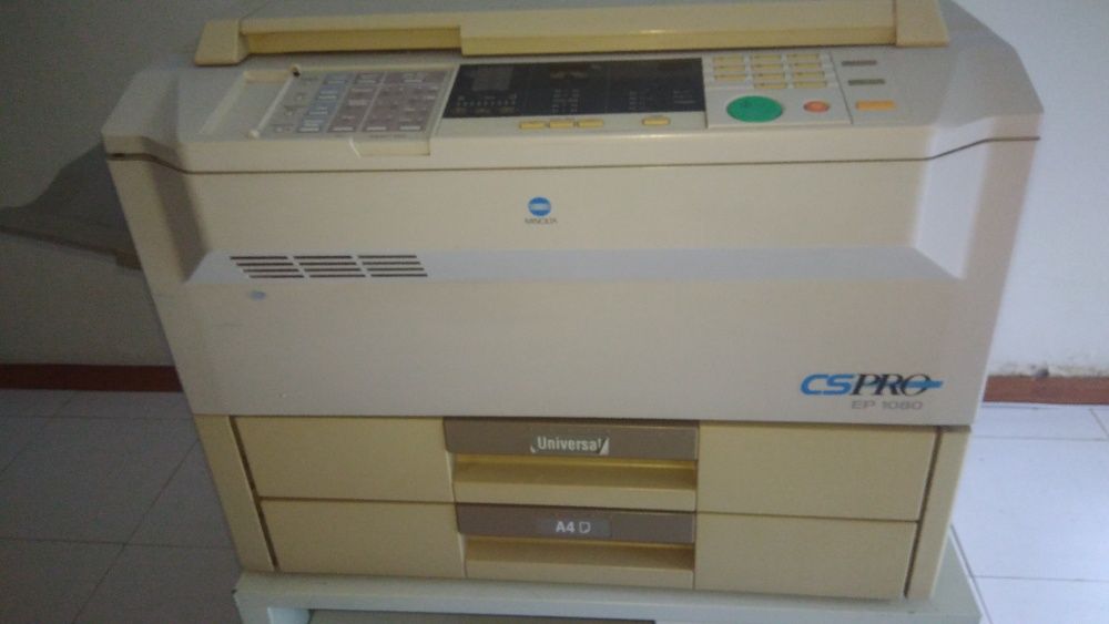 Fotocopiadora c/ móvel .