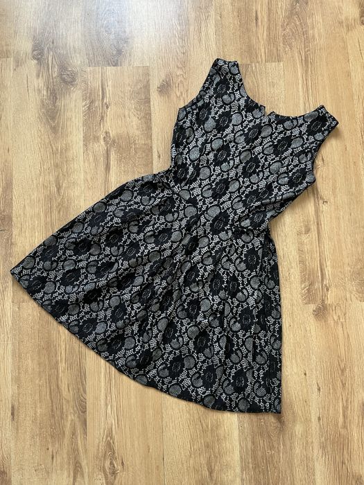 Koronkowa sylwestrowa brokatowa sukienka z srebrną nitką M 38