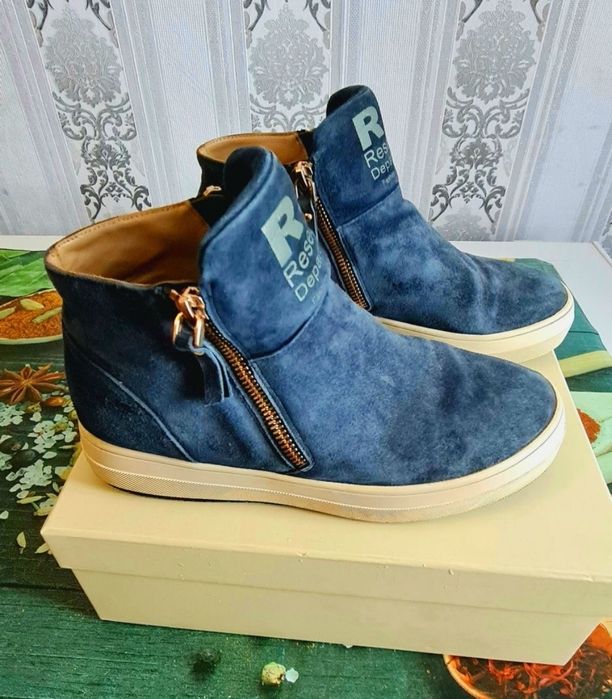 Ботинки женские фирменные Re Jois 40 размер. Натуральная замша.