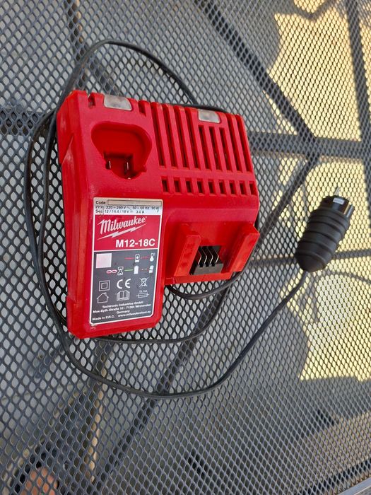 Milwaukee M12-18C – Ładowarka do akumulatorów M12 i M18